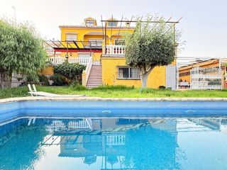 Xalet a Almayate Bajo. Villa de lujo en almayate a 300 metros de la playa con vistas al