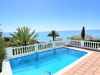 Casa a El Peñoncillo. Chalet con vistas al mar a tan solo 280 metros de la playa, en t