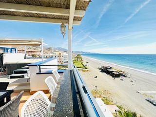 Attique à El Peñoncillo. Ático dúplex en primera línea de playa con vistas frontales al m