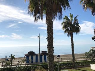 Pis a Laguna Beach. Piso en primera línea de playa con vistas frontales al mar en ur