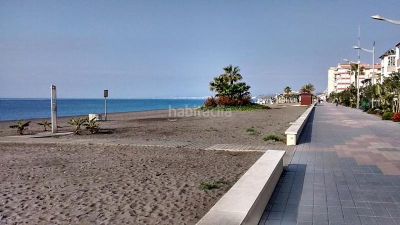 Foto 1d7fd81a-f075-4d47-af06-9ee0b76daee1. Piso  en primera línea de playa con vistas frontales al mar en urbanización Laguna Beach costa. en Torrox