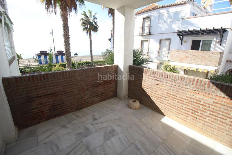 Foto 82bed3a2-3d23-440f-bcb2-c214108e25cc. Piso  en primera línea de playa con vistas frontales al mar en urbanización Laguna Beach costa. en Torrox