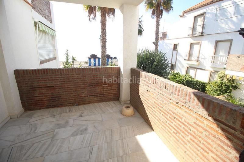 Foto df5d9888-6576-45cc-b291-0dd274f501c2. Piso  en primera línea de playa con vistas frontales al mar en urbanización Laguna Beach costa. en Torrox