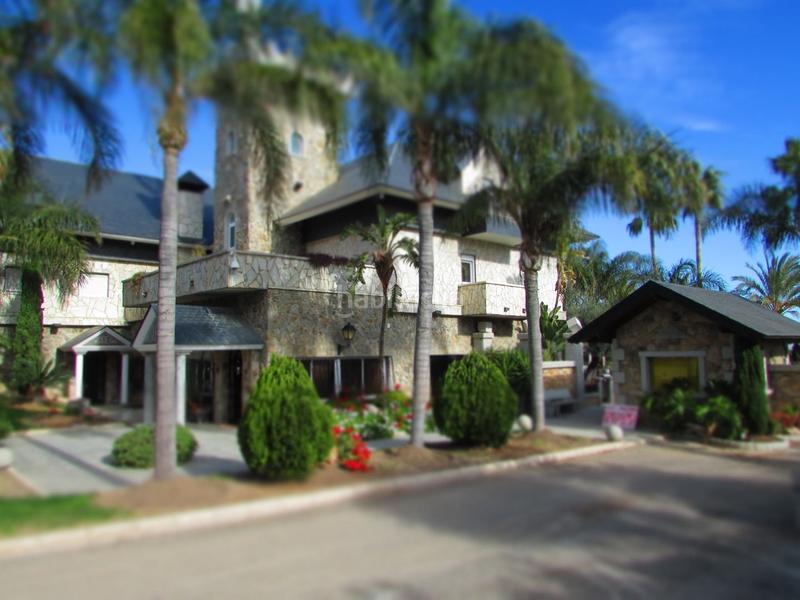 Foto 229c83a6-cbc9-4a51-8cec-11bf9345fcf4. Gebäude mit pool in Sollana