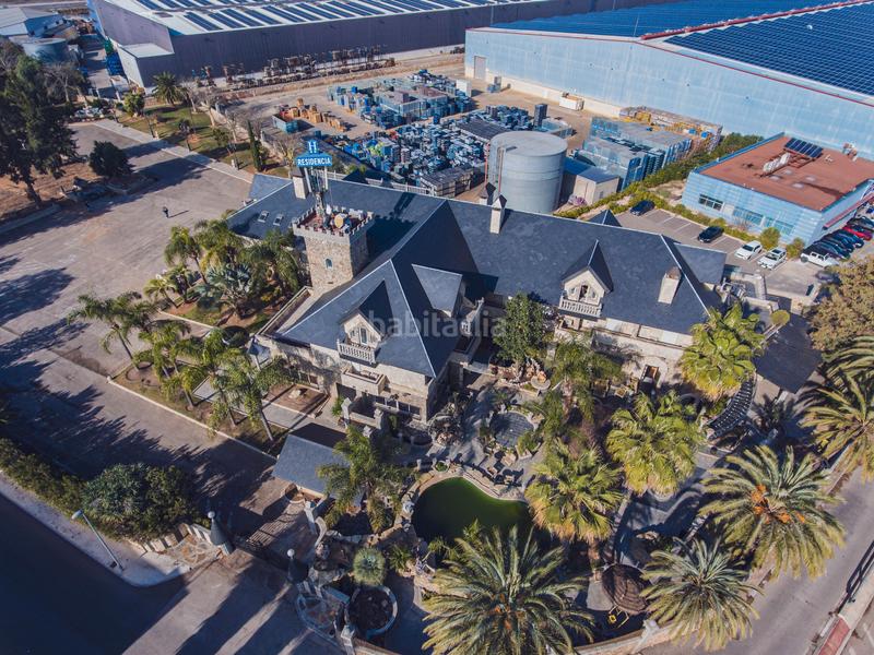 Foto 6c263173-0183-46ce-abce-ef53219f1eca. Gebäude mit pool in Sollana