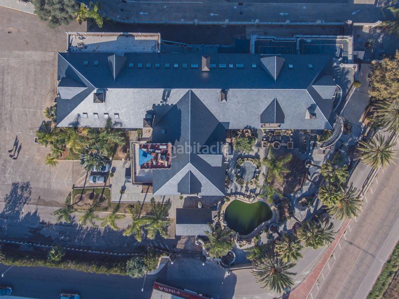 Foto 76fee0ff-d1ae-4b6e-88de-938eaf269796. Gebäude mit pool in Sollana