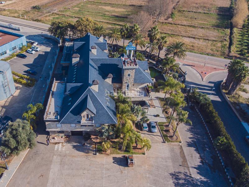 Foto b6b639b2-7eef-4e26-9f10-ed32ae9dd42c. Gebäude mit pool in Sollana