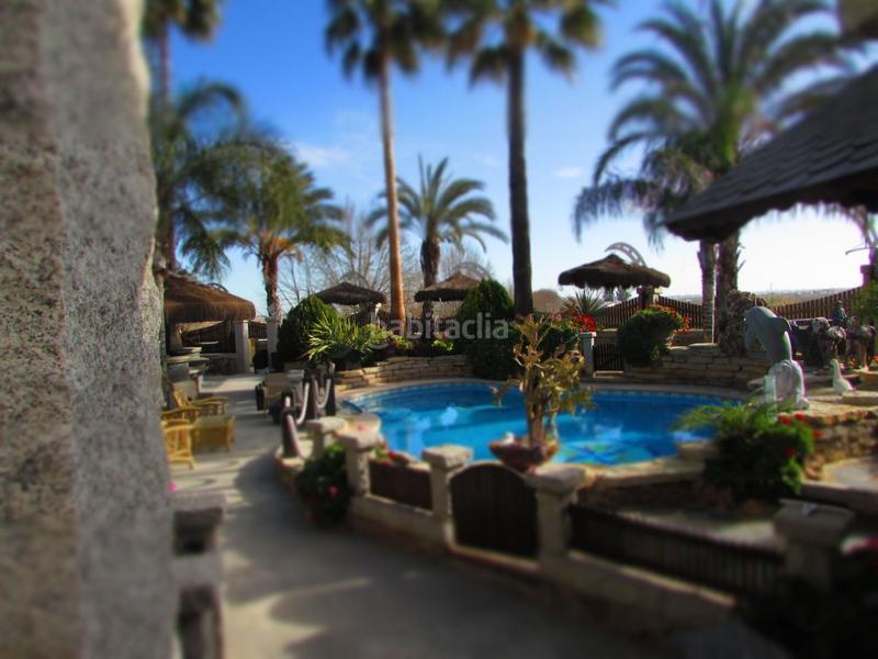 Foto bb1c3e9b-9dfb-4710-aebf-6807ffb70825. Gebäude mit pool in Sollana