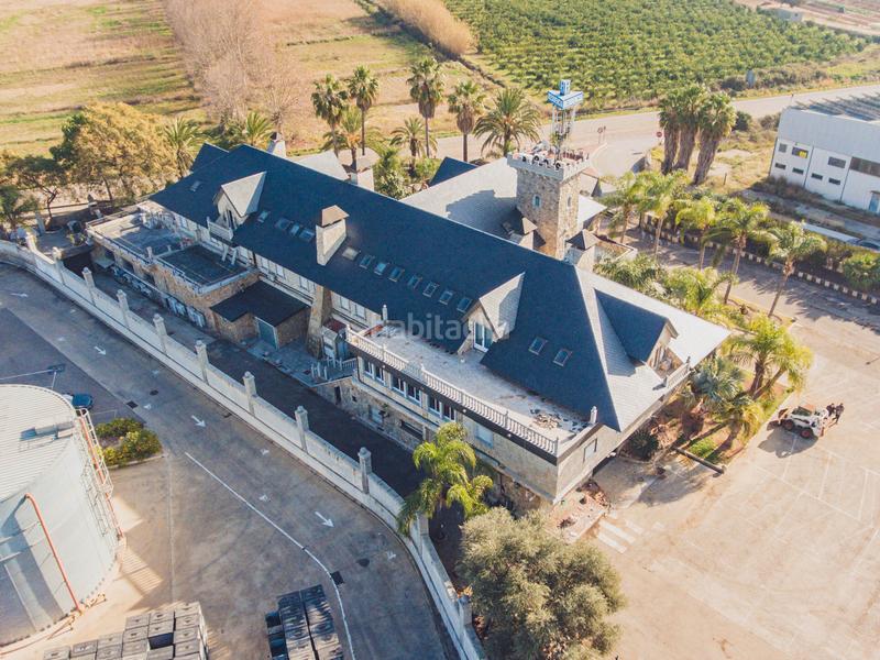 Foto e458ecbc-16fc-49de-8e64-63c586d4b35b. Gebäude mit pool in Sollana