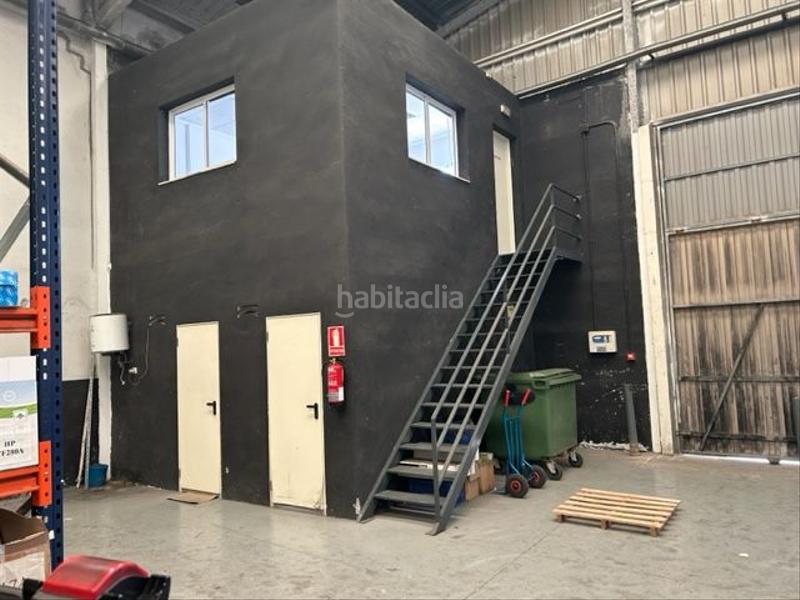 Foto bca40017-c8c3-4736-b539-2ee34a277d34. Nau industrial amb calefacció a Riba - roja de Túria