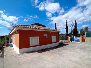 Chalet in Monserrat. Chalet urbano en montserrat