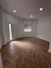 Affitto Piano terra in Poble Nou. Piso en alquiler en torrent