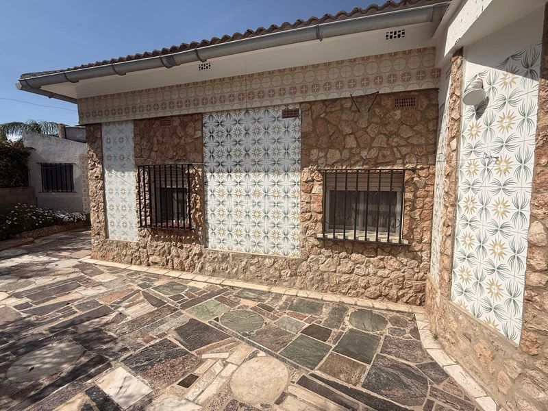 Foto 90dfb181-7fe3-4dc8-9ae8-dad9b59f2946. Xalet amb aparcament piscina a Monserrat