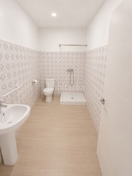 Foto e8341cb0-b4ac-472d-951b-b1e15d14656e. Local comercial a El Perelló Sueca