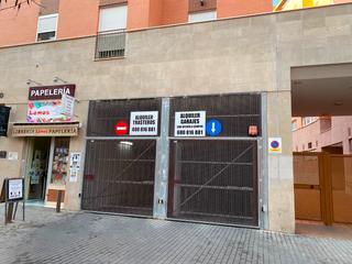 Alquiler Parking coche en Avenida de emilio lemos 26. Plaza de aparcamiento disponible lemos
 - sevilla. plaza de apa