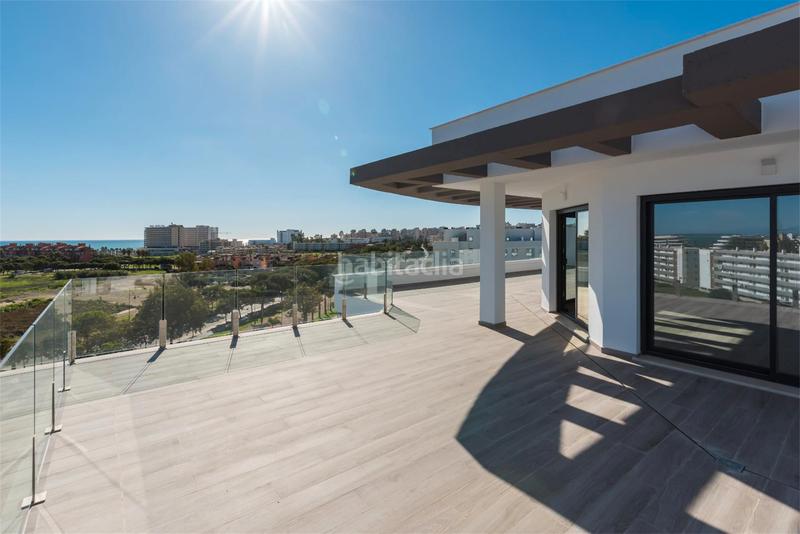 Foto 163b7ca6-d8be-4dfc-ba35-0fab2528e349. Attico 126m<sup>2</sup> con riscaldamento parcheggio piscina in Playamar - Benyamina Torremolinos