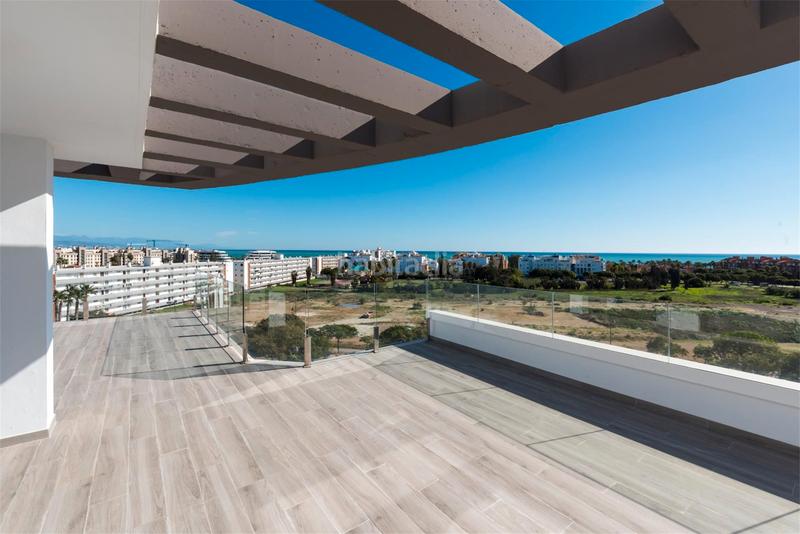 Foto 4957525b-258e-478d-9edd-0b34aa657301. Attico 126m<sup>2</sup> con riscaldamento parcheggio piscina in Playamar - Benyamina Torremolinos