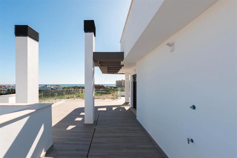 Foto 96320074-9d0b-405c-acec-b49d5f864334. Attico 126m<sup>2</sup> con riscaldamento parcheggio piscina in Playamar - Benyamina Torremolinos