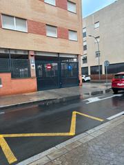 Parking coche en Calle estrella vega 3. Plaza de garaje pino montano