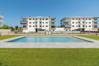 Pis  Carrer rafael mas. Pis amb piscina prquing i traster