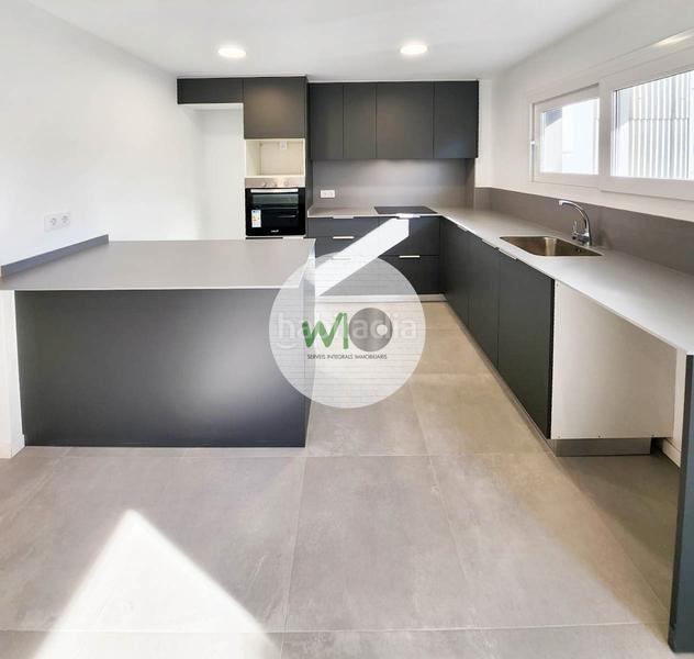 Foto b4a6fe12-23bb-402e-90f3-fec4d81e8a28. Alquiler piso lloguer obra nova ! migdia - casernes en Girona