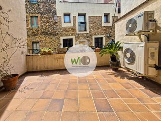 Rent Flat  Carrer de la plaça. Amb terrassa
