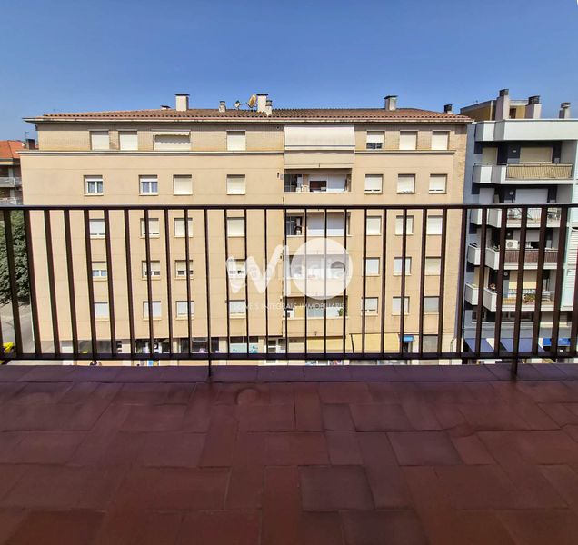 Foto bf0db420-7217-4cc7-985e-febbc2d2ea59. Pis amb calefacció a Eixample Sud-Migdia Girona