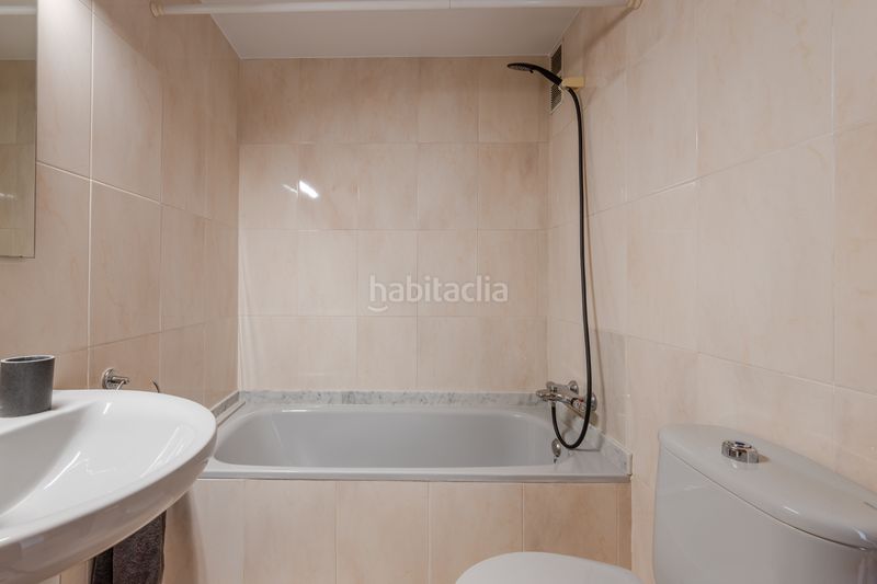 Foto d2b2cf7f-30bf-428e-8a61-56d7a39d2ae3. Pis amb calefacció aparcament a Eixample Sud-Migdia Girona