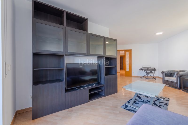 Foto e3d2bfaf-511a-4510-9115-3c546aaf1e75. Pis amb calefacció aparcament a Eixample Sud-Migdia Girona
