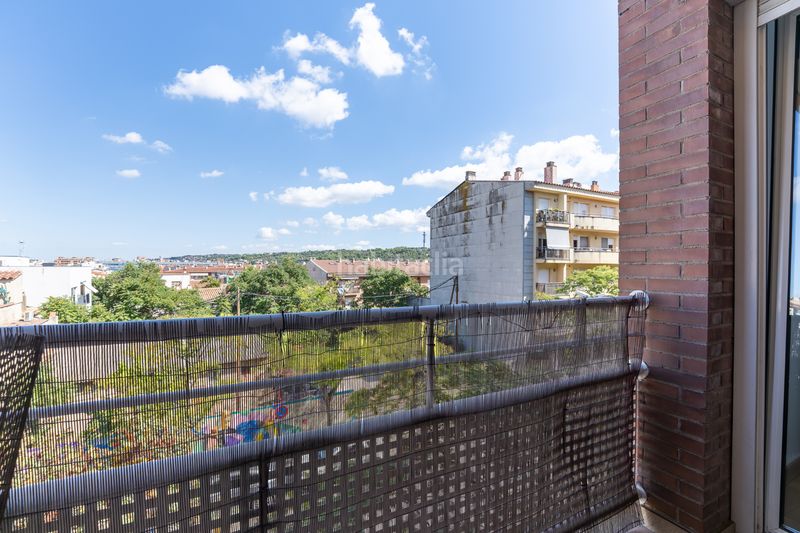 Foto f1b89349-f1d6-4428-9eff-45c355bdeb30. Pis amb calefacció aparcament a Eixample Sud-Migdia Girona