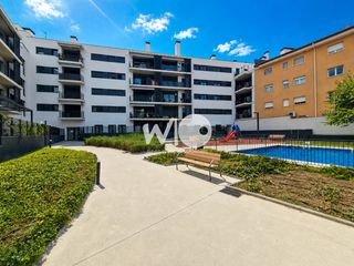 Rent Flat in Carrer migdia 112. Pis nou de 3 habitacions amb terrassa, piscina comunitària i aer