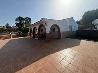 Rent House in Nueva Aljaima - Las Tres Leguas - Los Mondeños. Casa de campo con piscina en estación de cártama