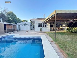Rent Towny house in Pizarra. Magnífico chalet con piscina en cerralba