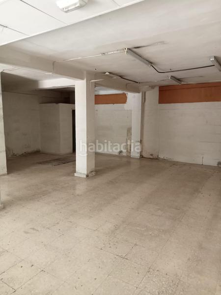 Foto 6d343997-c6ad-44ac-8db7-fb6193f0de91. Alquiler local comercial gran local haciendo esquina en avenida de dilar en Granada