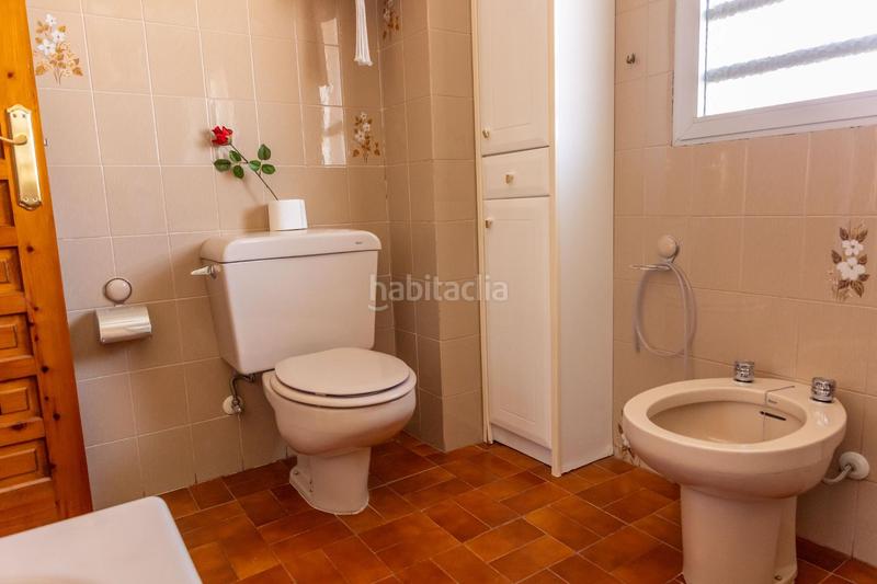 Foto 4aa9c5c4-8d5b-4c10-92c8-d3f4df8b3229. Piso amplio piso en avda buenos aires en Guadix