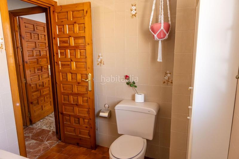 Foto f0ea8c90-c160-49b3-975d-5df96e6c8f59. Piso amplio piso en avda buenos aires en Guadix
