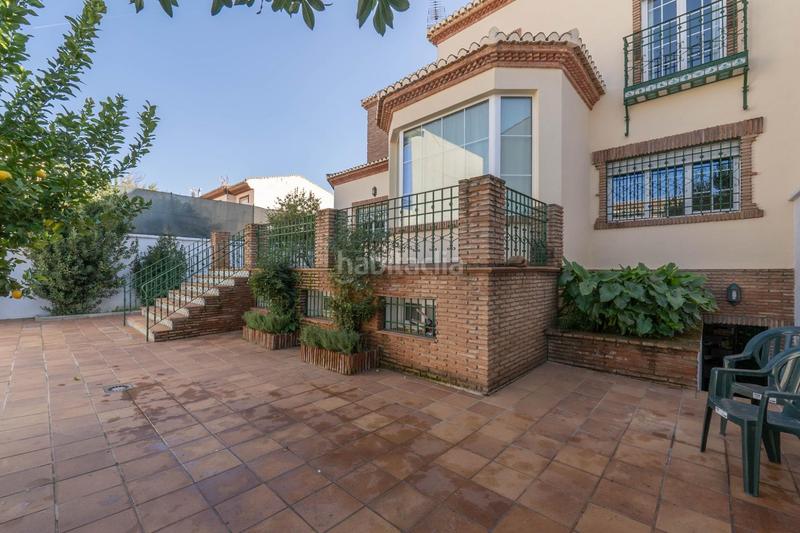 Foto 098d1792-9594-48d8-88ce-3f3e0498eff3. Chalet  de 505 m2 construidos con piscina y jardines. 5 dormitorios, 3 baños y un aseo. sótano 162 m2 en Santa Fe