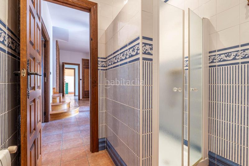 Foto a01ccae6-be17-4c0e-b24e-c5304d3fdde1. Chalet  de 505 m2 construidos con piscina y jardines. 5 dormitorios, 3 baños y un aseo. sótano 162 m2 en Santa Fe