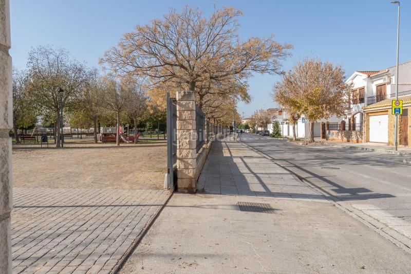 Foto ad3dd2b0-207c-4789-8143-0c039952b004. Chalet  de 505 m2 construidos con piscina y jardines. 5 dormitorios, 3 baños y un aseo. sótano 162 m2 en Santa Fe