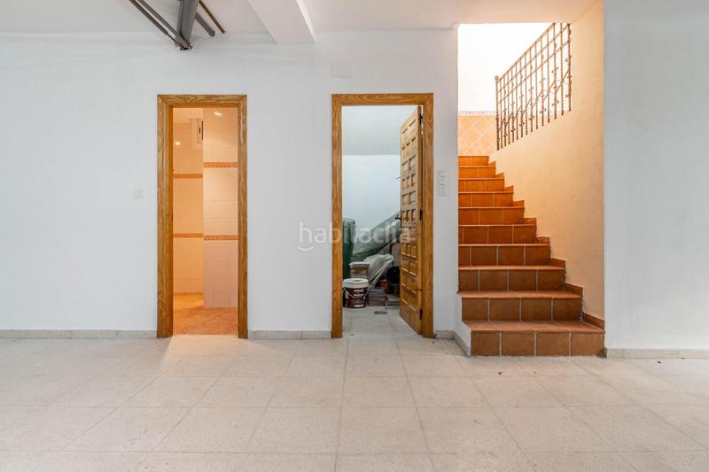 Foto e6eea63b-9c82-43e7-8561-2fb863c54e6b. Chalet  de 505 m2 construidos con piscina y jardines. 5 dormitorios, 3 baños y un aseo. sótano 162 m2 en Santa Fe