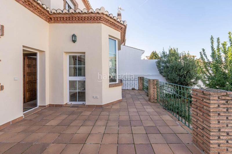 Foto f552d8e1-1331-461d-b325-6b2f5e063a6b. Chalet  de 505 m2 construidos con piscina y jardines. 5 dormitorios, 3 baños y un aseo. sótano 162 m2 en Santa Fe