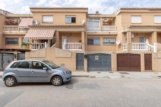 Casa adossada a Ambroz