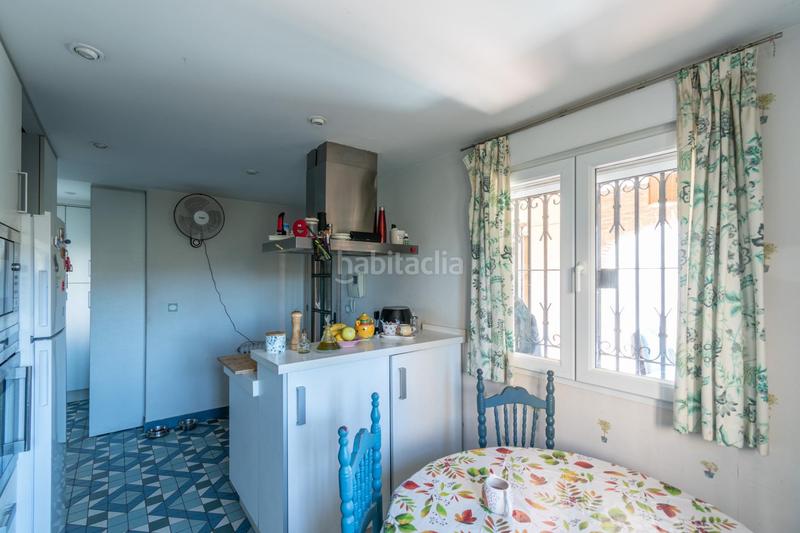 Foto a51c1fe7-03f5-4cfc-ba73-3b3f0fd970ff. Chalet casa unifamiliar haciendo esquina en La Zubia Ciudad Zubia (La)
