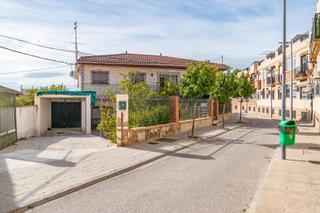 Casa  Retiro (am). Gran vivienda sobre solar de 781 m.