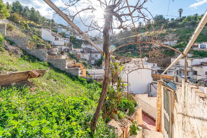 Foto 52483dd1-6f05-40b7-93c8-27fb4efa67df. Casa  con cuevas y terreno en barranco del abogado en Granada