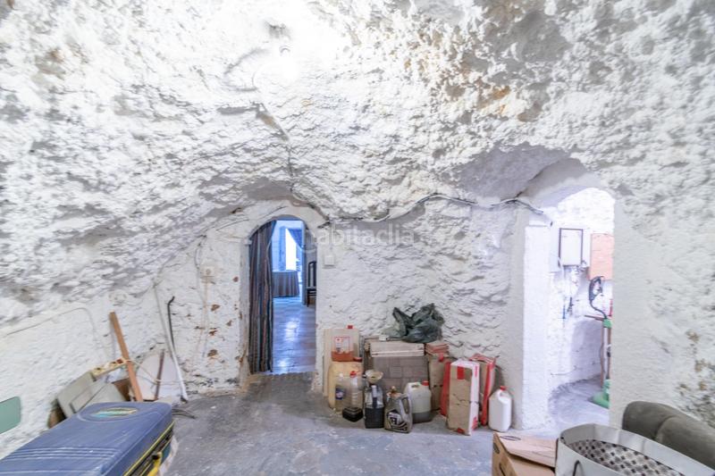 Foto b4cacc8c-4ce7-4873-8513-d6ba654db3ce. Casa  con cuevas y terreno en barranco del abogado en Granada
