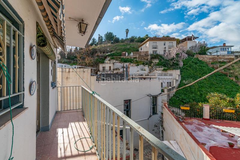 Foto bc1ce08f-2114-41a1-8feb-09d1550a343d. Casa  con cuevas y terreno en barranco del abogado en Granada