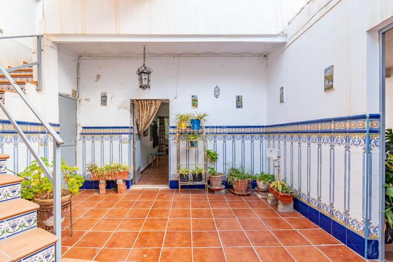 Foto c5bdbfbb-9c77-4e85-95dc-941c2dab701e. Casa  con cuevas y terreno en barranco del abogado en Granada