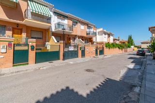 Casa adossada a Ogíjares. Estupenda adosada en ogijares