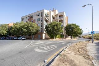 Attique  Calle maria de maeztu. !!fantástica vivienda ático en urbanizacion con piscina y garaje